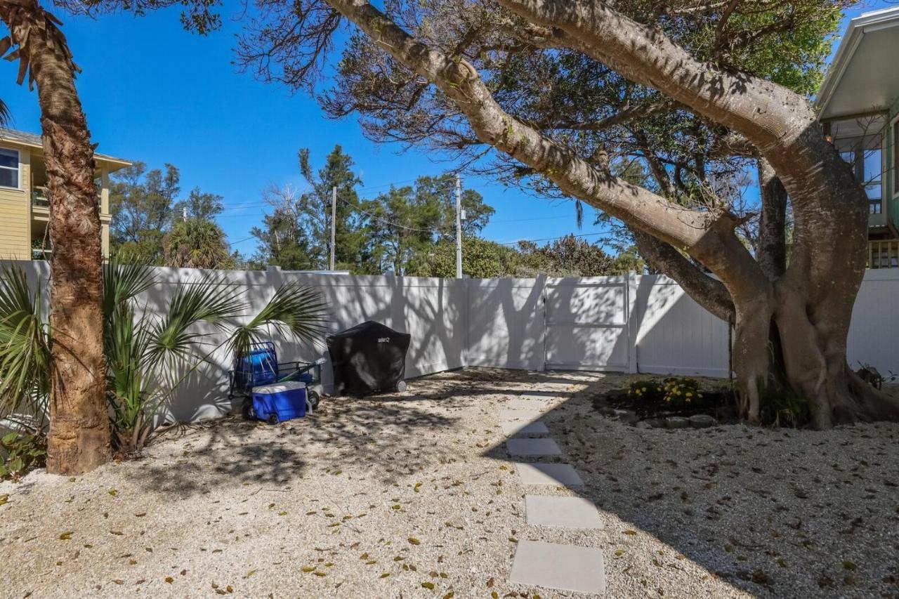 Coquina Cottage B Home Anna Maria Bagian luar foto